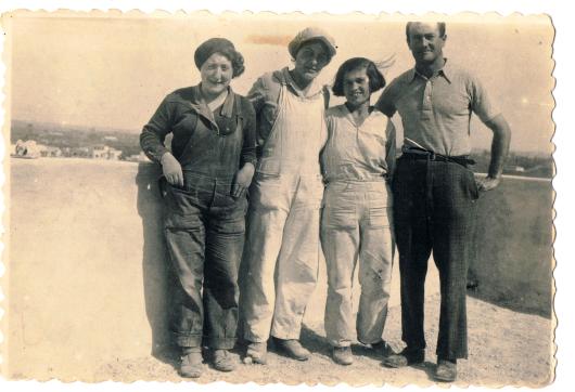 סבתא שלי פועלת בנין, תל השומר 1935