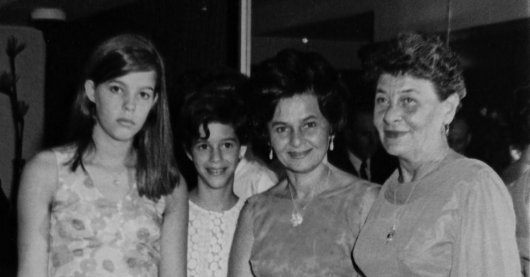 4 brills שחורלבן